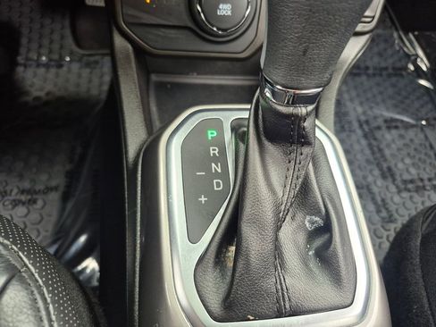 Used 2022 Jeep Renegade Limited w/ Sun, Sound & Wheels Group AWD/4WD image 18
