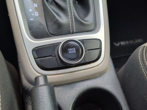 Used 2022 Hyundai Venue SEL FWD image 33