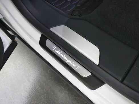 Used 2022 Lamborghini Urus image 34