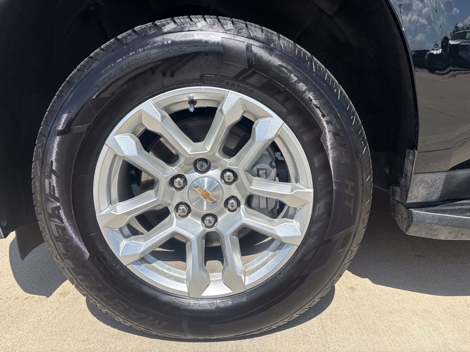Used 2025 Chevrolet Suburban LT RWD image 10