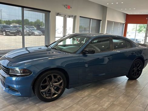 Used 2022 Dodge Charger SXT w/ Blacktop Package RWD image 8