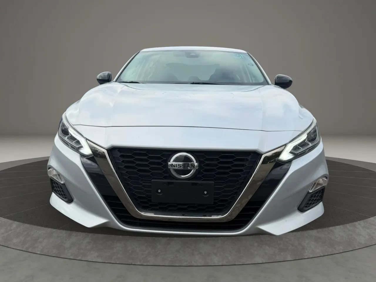 Used 2020 Nissan Altima 2.5 SR FWD image 2