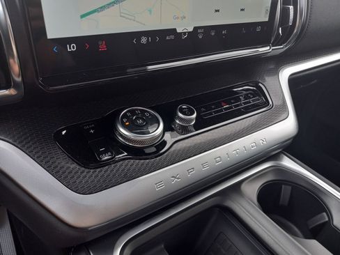 New 2025 Ford Expedition Max Platinum w/ Stealth Appearance Package image 23