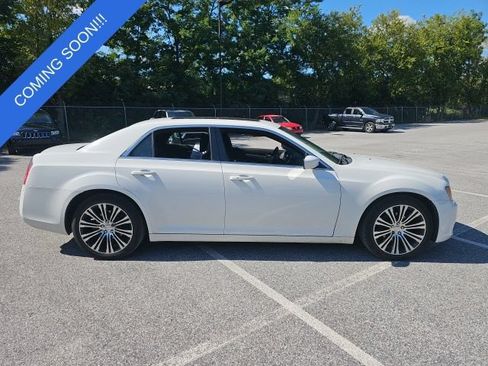 Used 2013 Chrysler 300 S w/ Luxury Group RWD image 2