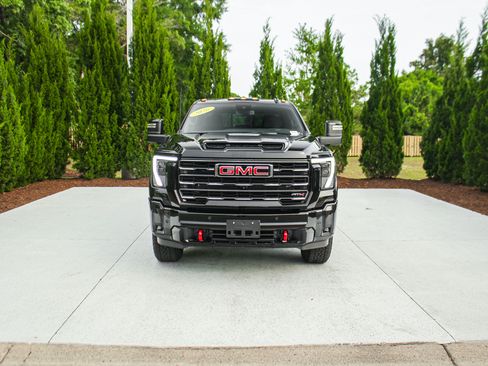 Used 2026 GMC Sierra 2500 AT4 AWD/4WD image 3