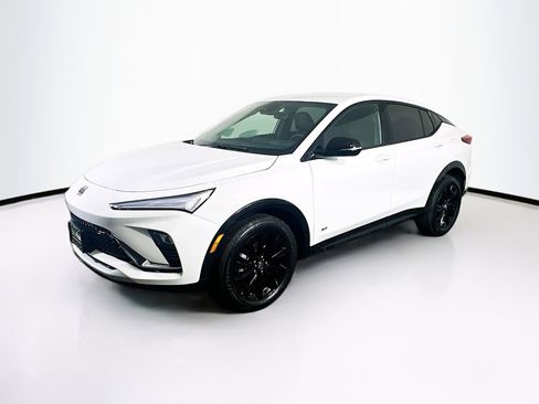 Used 2025 Buick Envista Sport Touring image 3