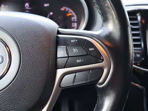 Used 2019 Jeep Grand Cherokee Overland AWD/4WD image 16