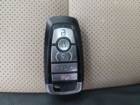 Used 2022 Ford Escape Titanium w/ Titanium Premium Package image 32