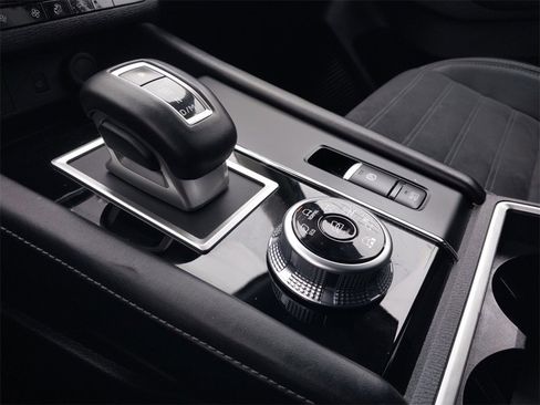 Used 2024 Mitsubishi Outlander SE image 19