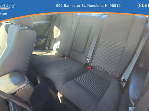 Used 2018 Dodge Challenger SXT RWD image 10