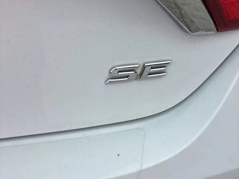 Used 2017 Toyota Camry SE FWD image 21
