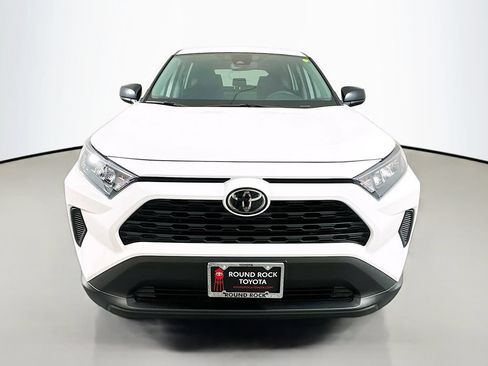 Used 2022 Toyota RAV4 LE FWD image 2