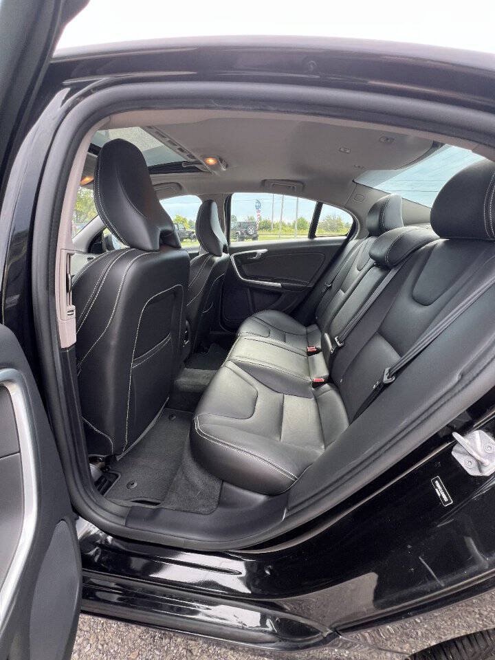 Used 2018 Volvo S60 T5 Dynamic w/ Vision Package FWD image 11
