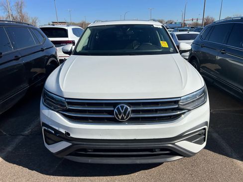 Used 2022 Volkswagen Tiguan SE w/ Panoramic Sunroof Package AWD/4WD image 2