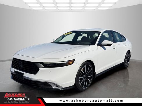 Used 2024 Honda Accord Touring image 1
