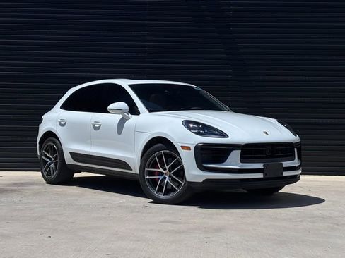 Certified 2024 Porsche Macan S AWD/4WD image 9