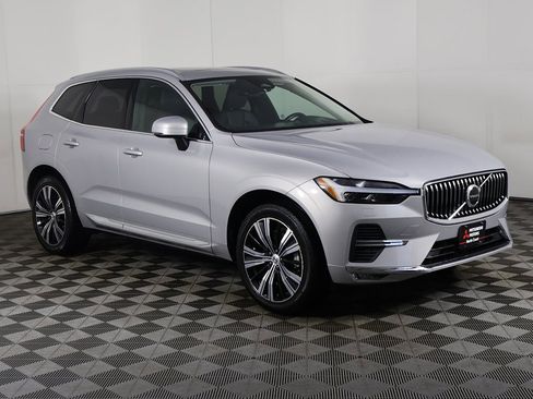 Used 2022 Volvo XC60 B6 Inscription w/ Climate Package image 2