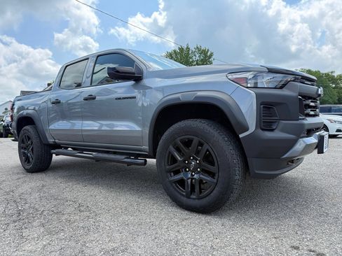 Used 2023 Chevrolet Colorado Trail Boss w/ Technology Package AWD/4WD image 9