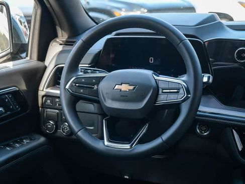 Used 2026 Chevrolet Suburban Premier RWD image 12