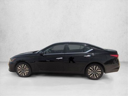 Used 2024 Nissan Altima 2.5 SV FWD image 9