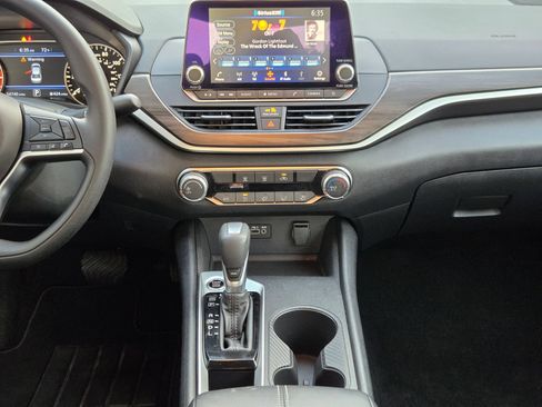 Used 2025 Nissan Altima 2.5 SV FWD image 16