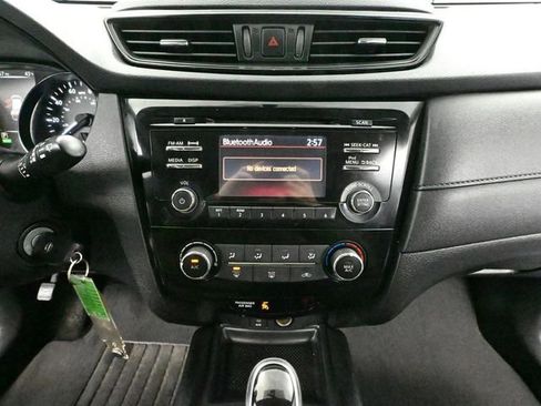 Used 2017 Nissan Rogue S image 27