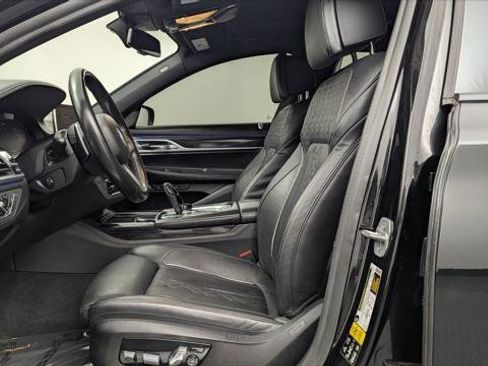 Used 2020 BMW 750i xDrive w/ Executive Package image 14