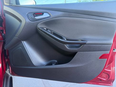 Used 2015 Ford Focus Titanium w/ Titanium Technology Package FWD image 32