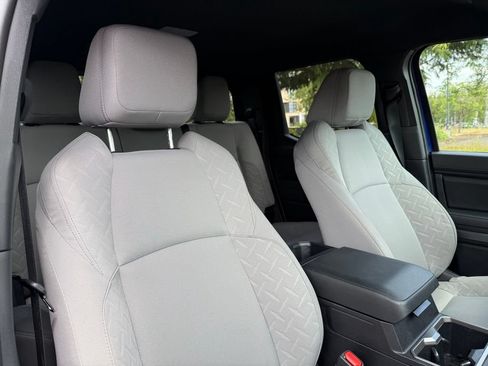 Certified 2025 Toyota Tacoma SR5 AWD/4WD image 22