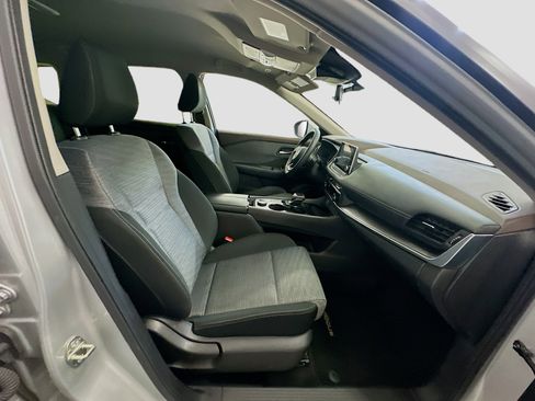 Used 2023 Nissan Rogue SV image 31