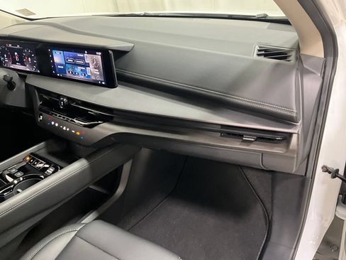 Used 2025 Nissan Murano SV AWD/4WD image 16