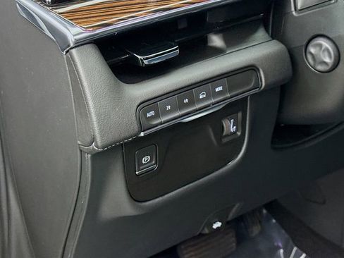 Used 2023 Cadillac Escalade Premium Luxury image 12