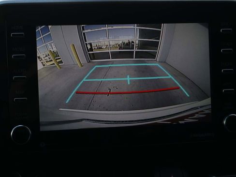 Used 2020 Toyota C-HR LE image 18