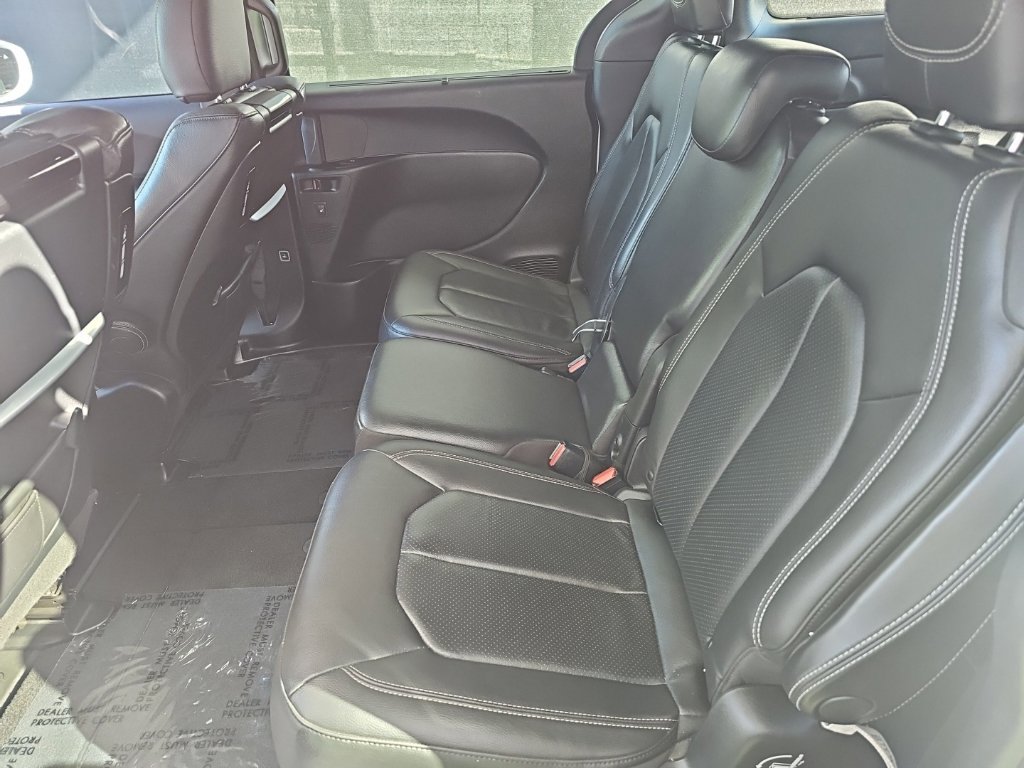 Used 2019 Chrysler Pacifica Touring-L Plus w/ S Appearance Package FWD image 39