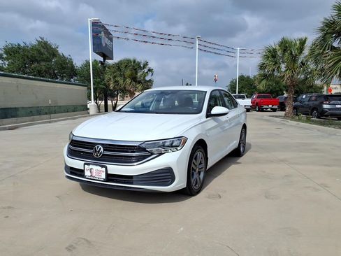 Used 2022 Volkswagen Jetta SE FWD image 1