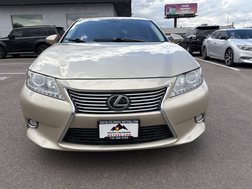 Used 2014 Lexus ES 350 w/ Luxury Package FWD image 2