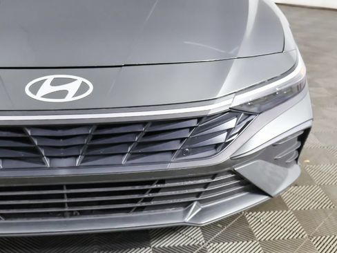 Used 2025 Hyundai Elantra Sport FWD image 13