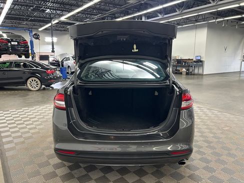 Used 2018 Ford Fusion SE FWD image 11