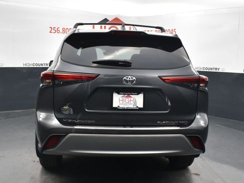 Used 2022 Toyota Highlander Platinum image 4