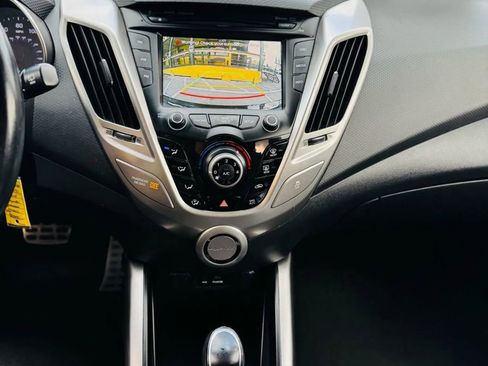 Used 2015 Hyundai Veloster RE:FLEX Edition image 10