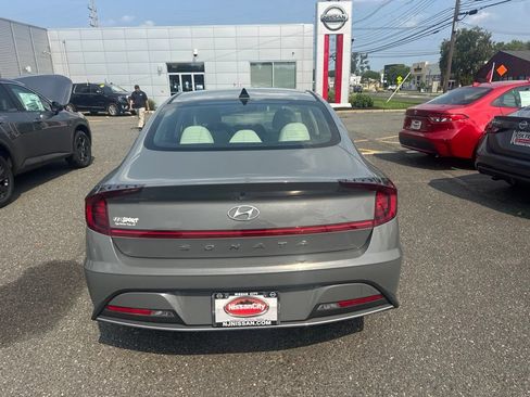 Used 2023 Hyundai Sonata SE FWD image 4