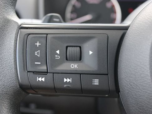 Used 2024 Nissan Rogue SV AWD/4WD image 35