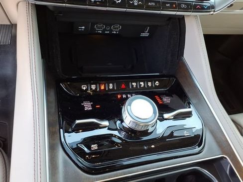 Used 2022 Jeep Grand Wagoneer Series II w/ Convenience Group III AWD/4WD image 13