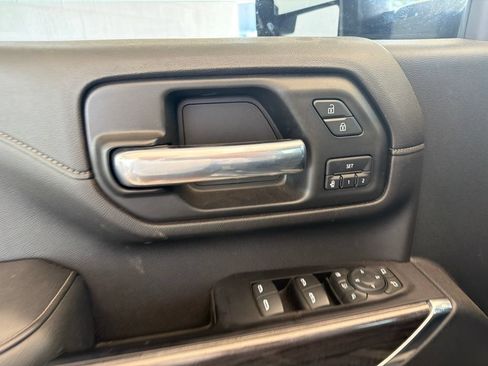Used 2020 Chevrolet Silverado 2500 LTZ w/ LTZ Texas Edition AWD/4WD image 12
