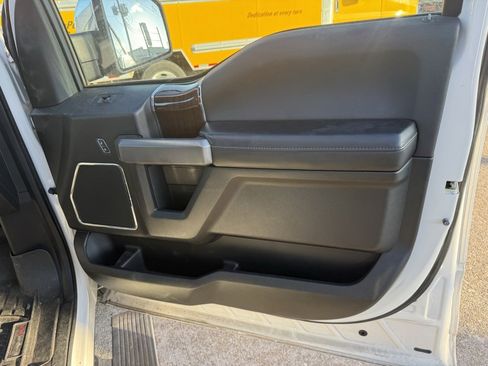 Used 2015 Ford F150 Platinum w/ Equipment Group 701A Luxury image 20