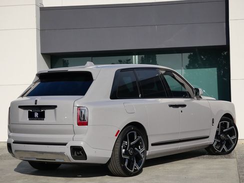 New 2026 Rolls-Royce Cullinan Black Badge image 2