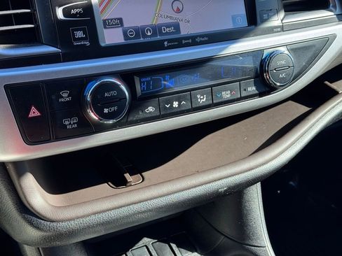 Used 2017 Toyota Highlander Limited image 38