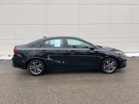 Used 2024 Kia Forte LXS w/ LXS Technology Package image 5