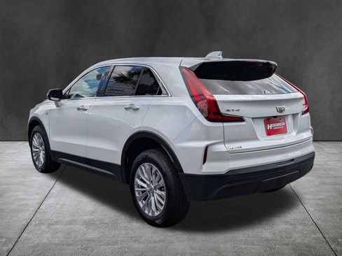 Used 2024 Cadillac XT4 Luxury w/ Cold Weather Package FWD image 7