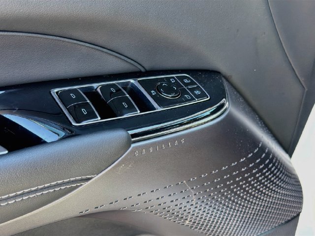 Used 2025 Cadillac Lyriq Luxury AWD/4WD image 21